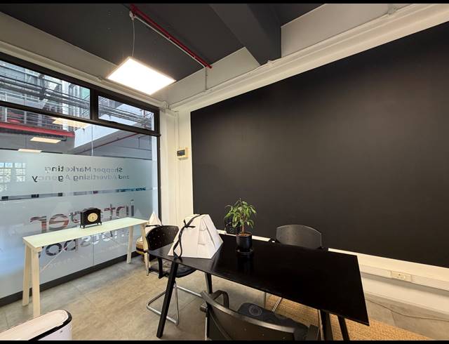 95M² BUILDING TO LET IN WOODSTOCK